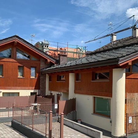 Casa Vacanze Anais 努斯 外观 照片