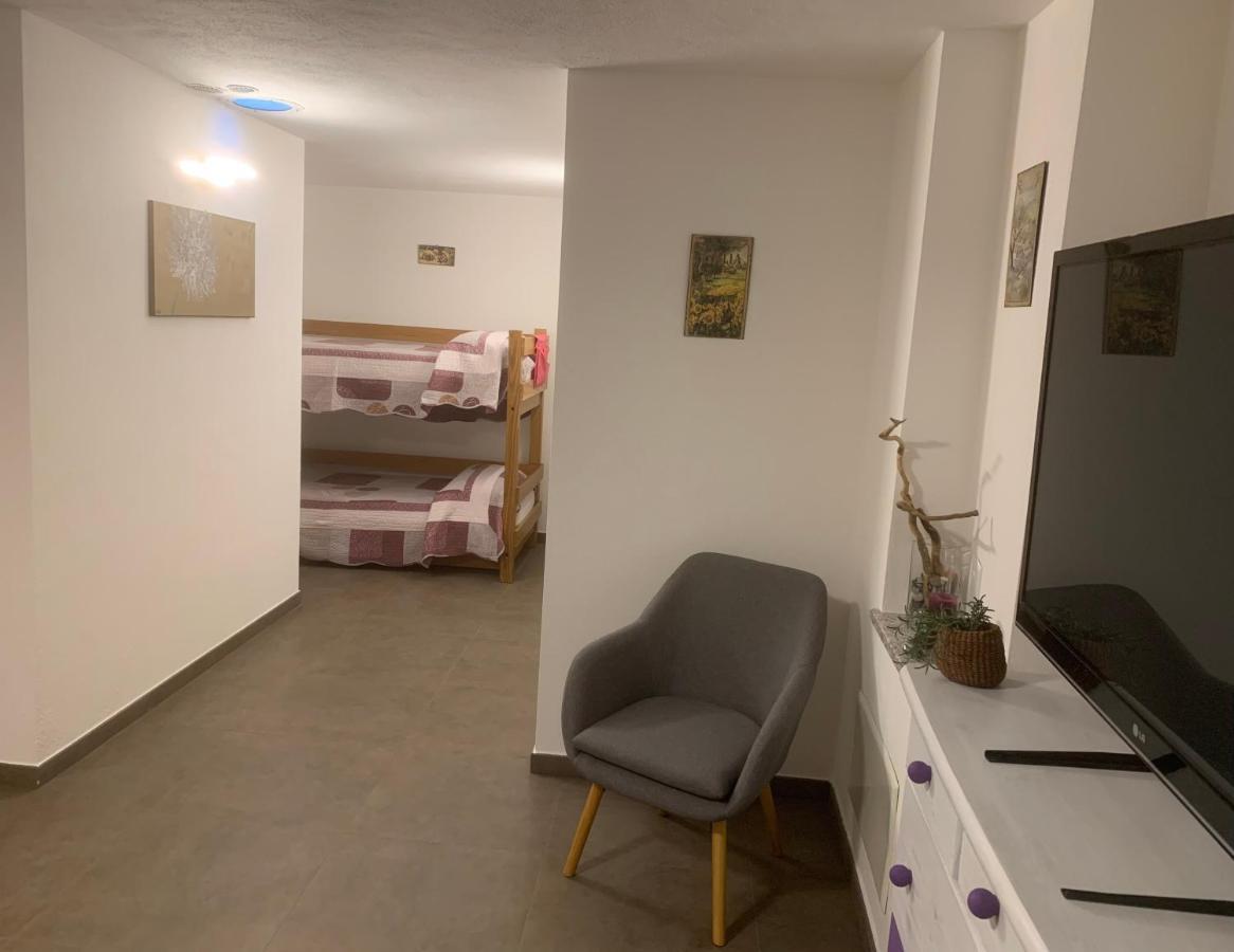 Casa Vacanze Anais 努斯 外观 照片
